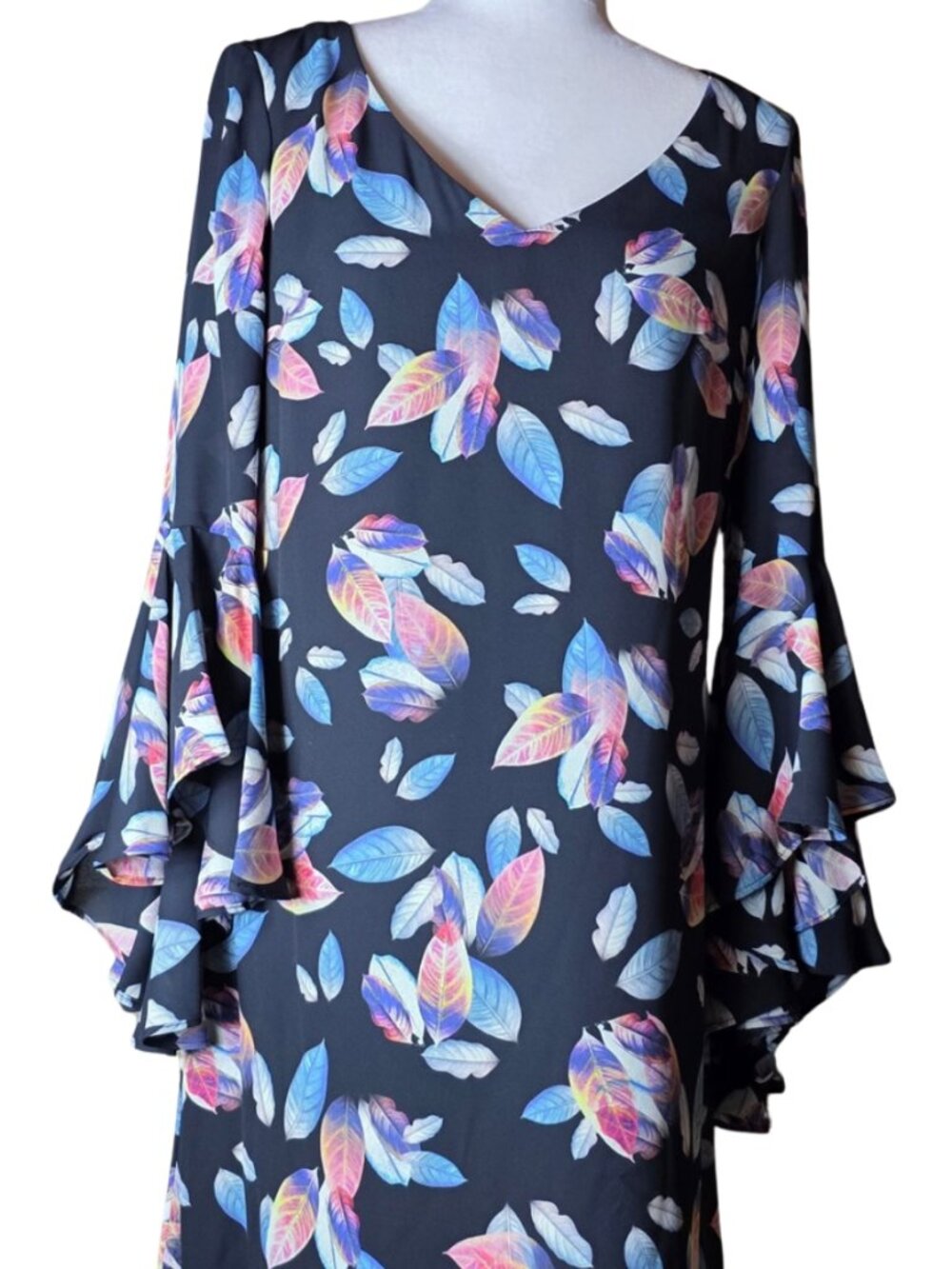 NWT Nicole Miller New York V-Neck Flutter Bell Sleeve Chiffon Floral Dress Sz. 4